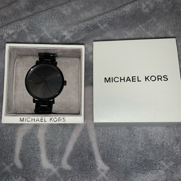 MK Watch - Picture 1 of 3